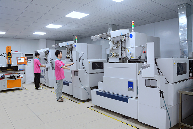 Pemesinan Perencat Mikro: Bagaimana XP Mold memanfaatkan Seibu M50b